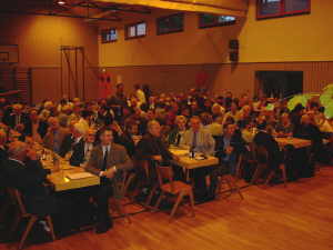 Über 200 Freunde der Deutsch-Brasilianer waren nach Ellern in die Soonwaldhalle gekommen